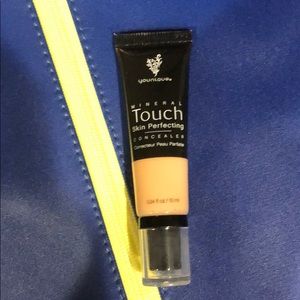 Younique concealer